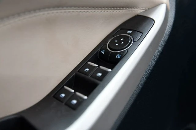 2023 Ford Explorer 6th Gen - Image 10 of 12