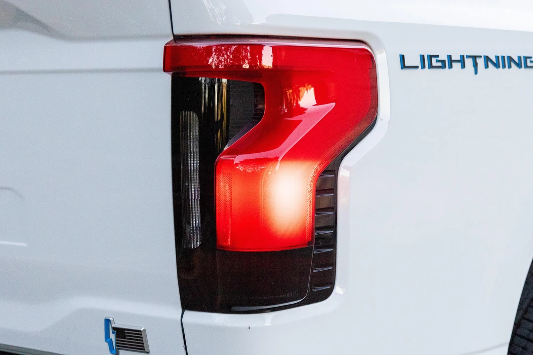 2023 Ford F-150 Lightning 14th Gen - Image 19 of 31