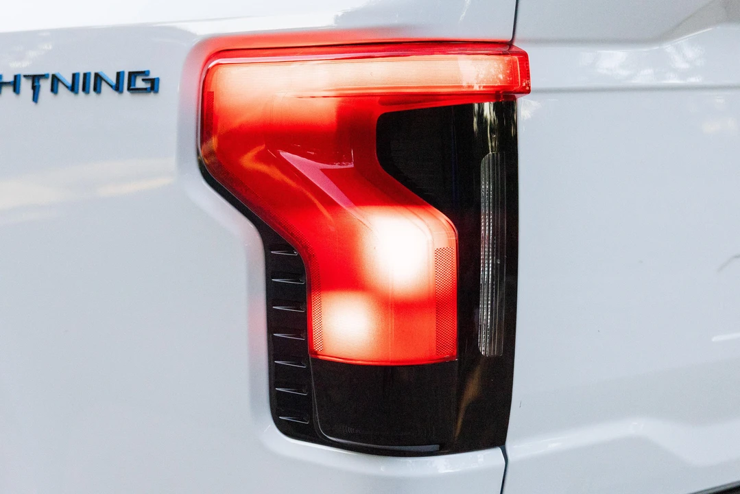 2023 Ford F-150 Lightning 14th Gen - Image 14 of 31