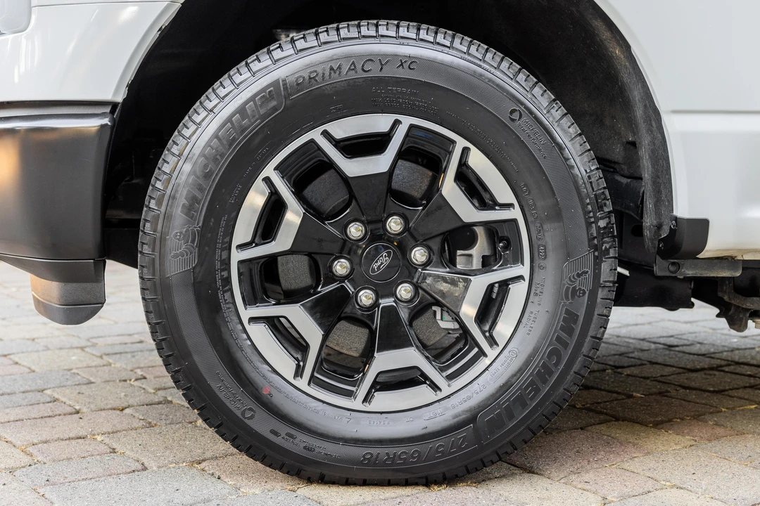 2023 Ford F-150 Lightning 14th Gen - Image 22 of 31