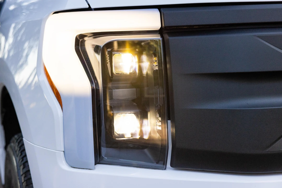 2023 Ford F-150 Lightning 14th Gen - Image 10 of 31