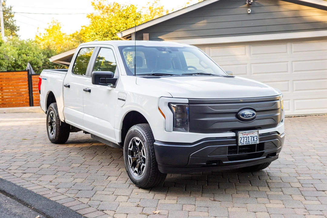 2023 Ford F-150 Lightning 14th Gen - Image 9 of 31