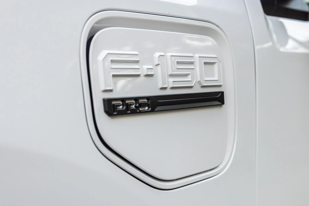 2023 Ford F-150 Lightning 14th Gen - Image 20 of 31