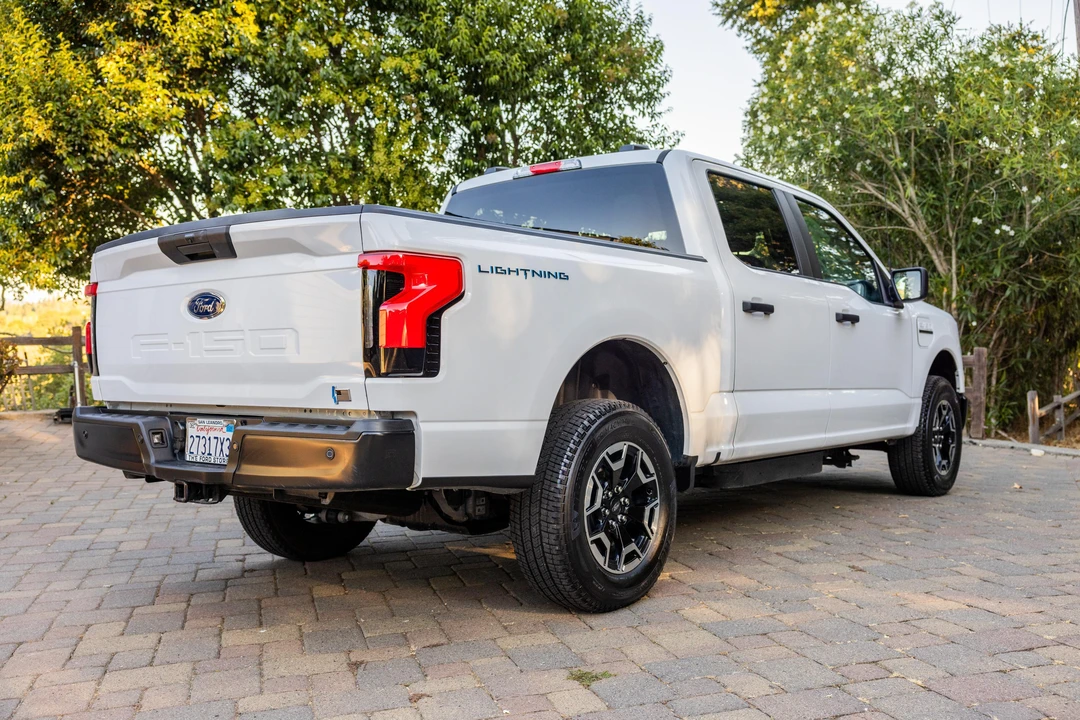 2023 Ford F-150 Lightning 14th Gen - Image 8 of 31