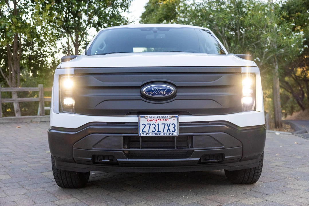 2023 Ford F-150 Lightning 14th Gen - Image 6 of 31