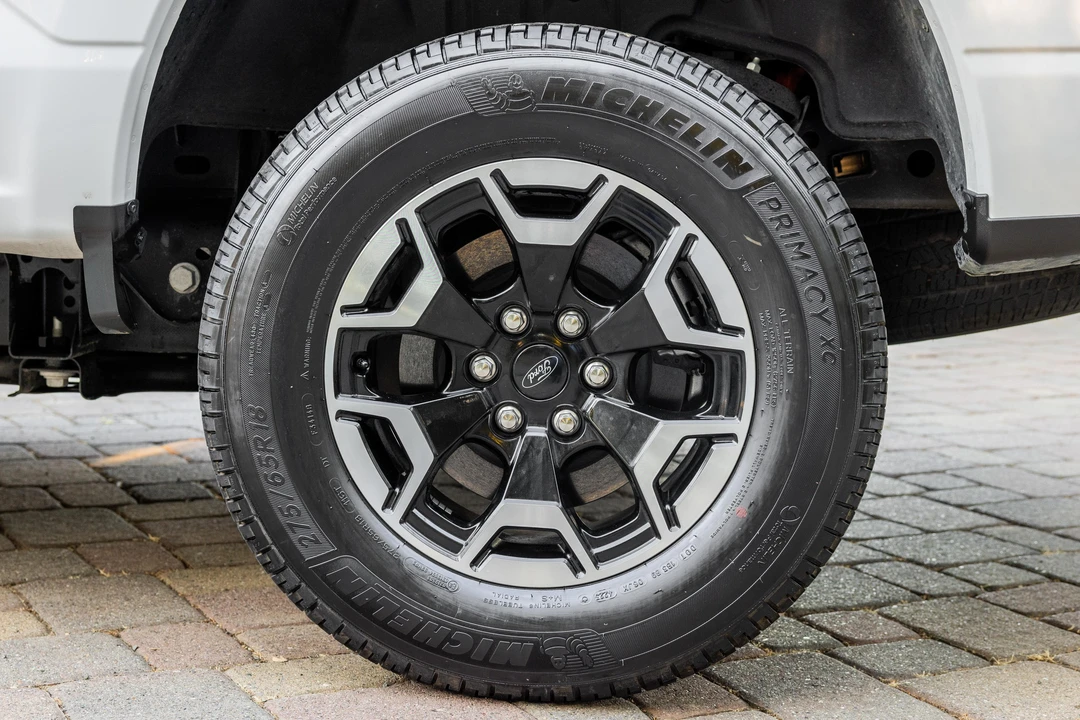 2023 Ford F-150 Lightning 14th Gen - Image 23 of 31