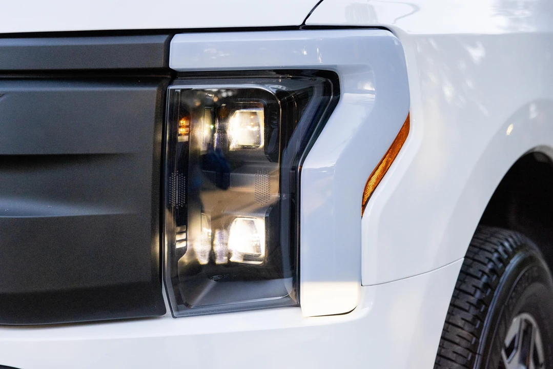 2023 Ford F-150 Lightning 14th Gen - Image 12 of 31