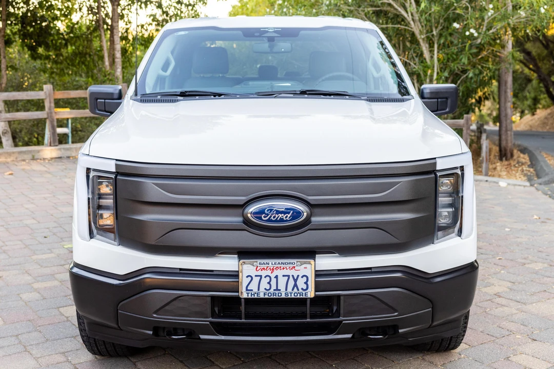 2023 Ford F-150 Lightning 14th Gen - Image 2 of 31