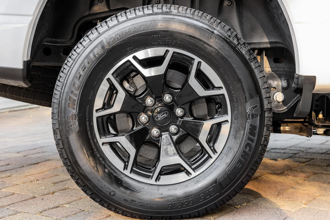 2023 Ford F-150 Lightning 14th Gen - Image 24 of 31