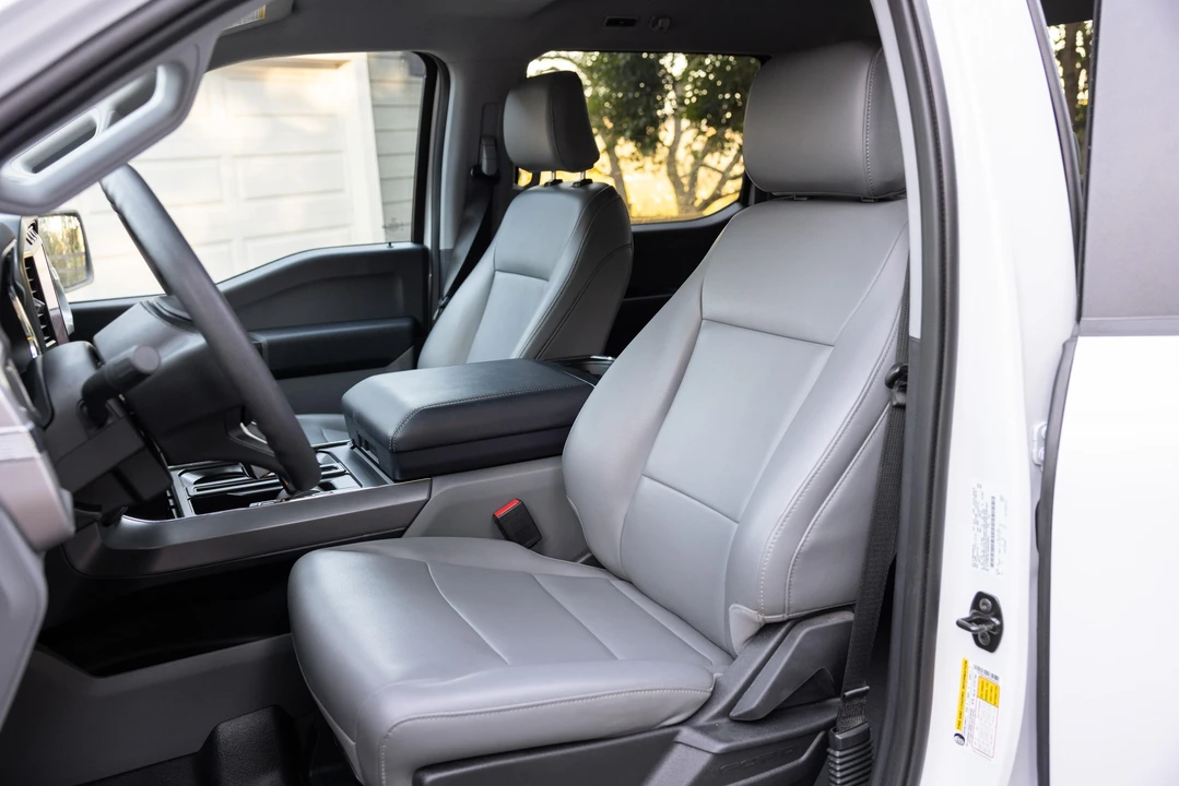 2023 Ford F-150 Lightning 14th Gen - Image 26 of 31