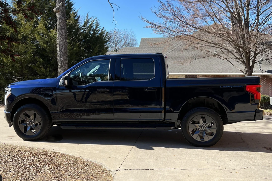 2023 Ford F-150 Lightning 14th Gen - Image 3 of 5