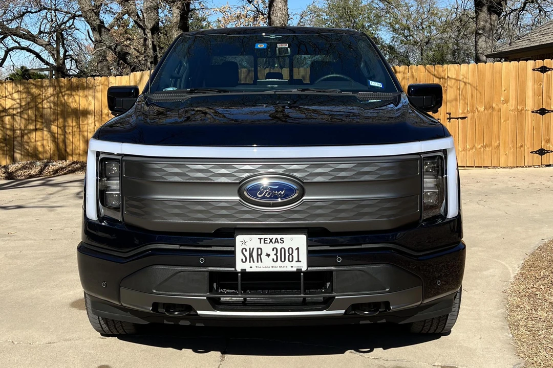 2023 Ford F-150 Lightning 14th Gen - Image 2 of 5