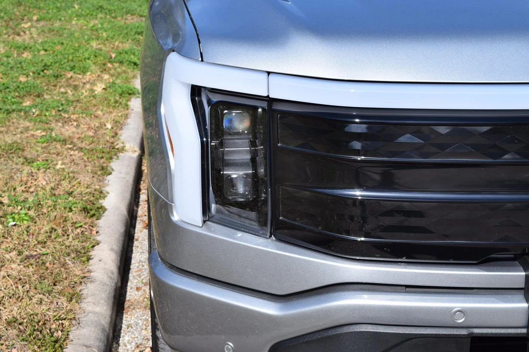 2023 Ford F-150 Lightning 14th Gen - Image 9 of 31