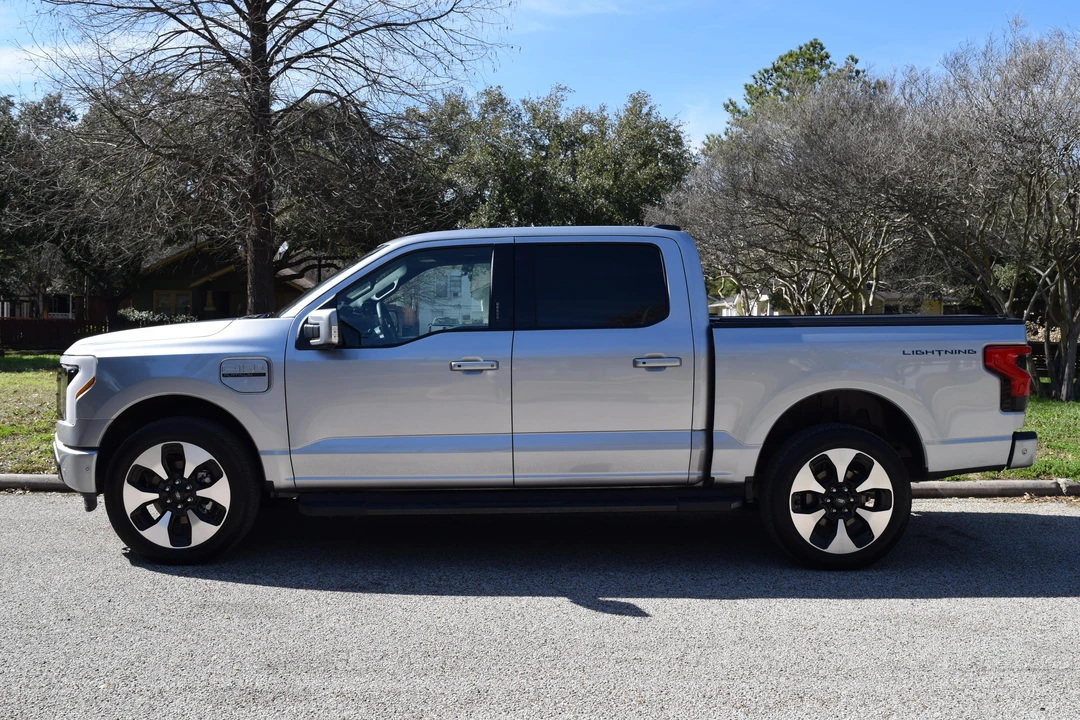 2023 Ford F-150 Lightning 14th Gen - Image 6 of 31