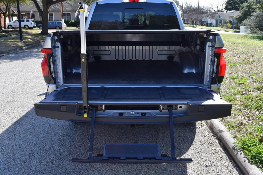 2023 Ford F-150 Lightning 14th Gen - Image 21 of 31