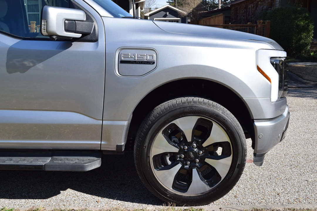 2023 Ford F-150 Lightning 14th Gen - Image 29 of 31