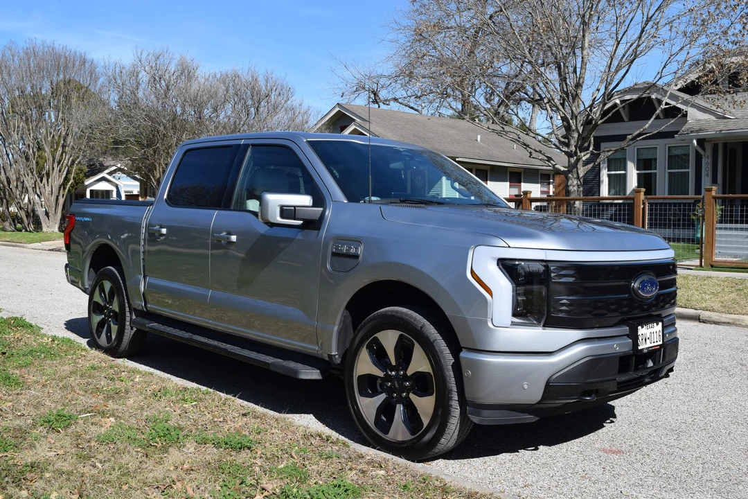 2023 Ford F-150 Lightning 14th Gen - Image 8 of 31