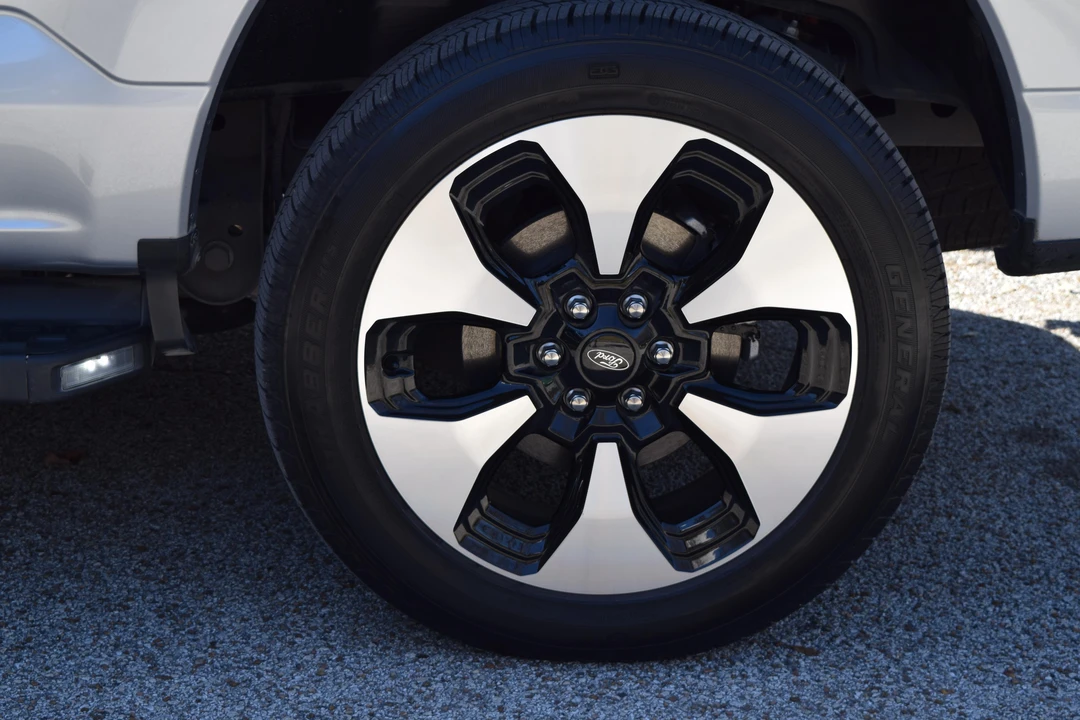 2023 Ford F-150 Lightning 14th Gen - Image 31 of 31