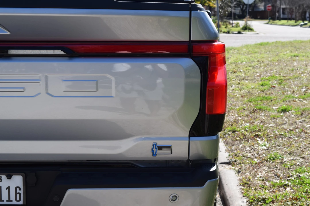 2023 Ford F-150 Lightning 14th Gen - Image 23 of 31