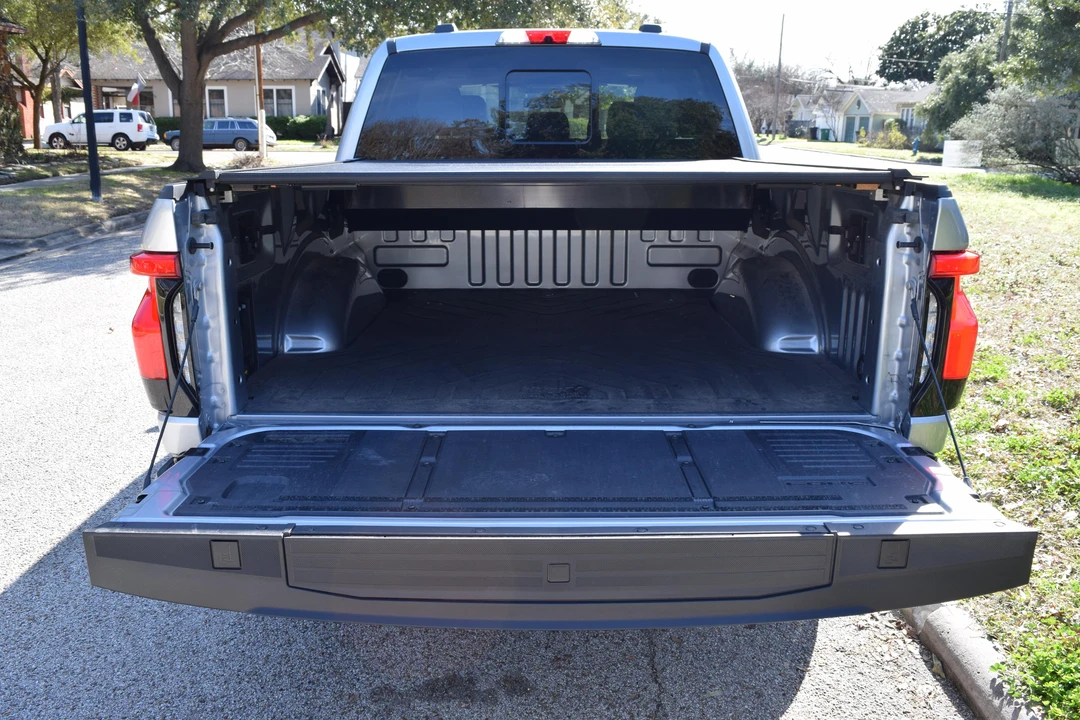2023 Ford F-150 Lightning 14th Gen - Image 20 of 31
