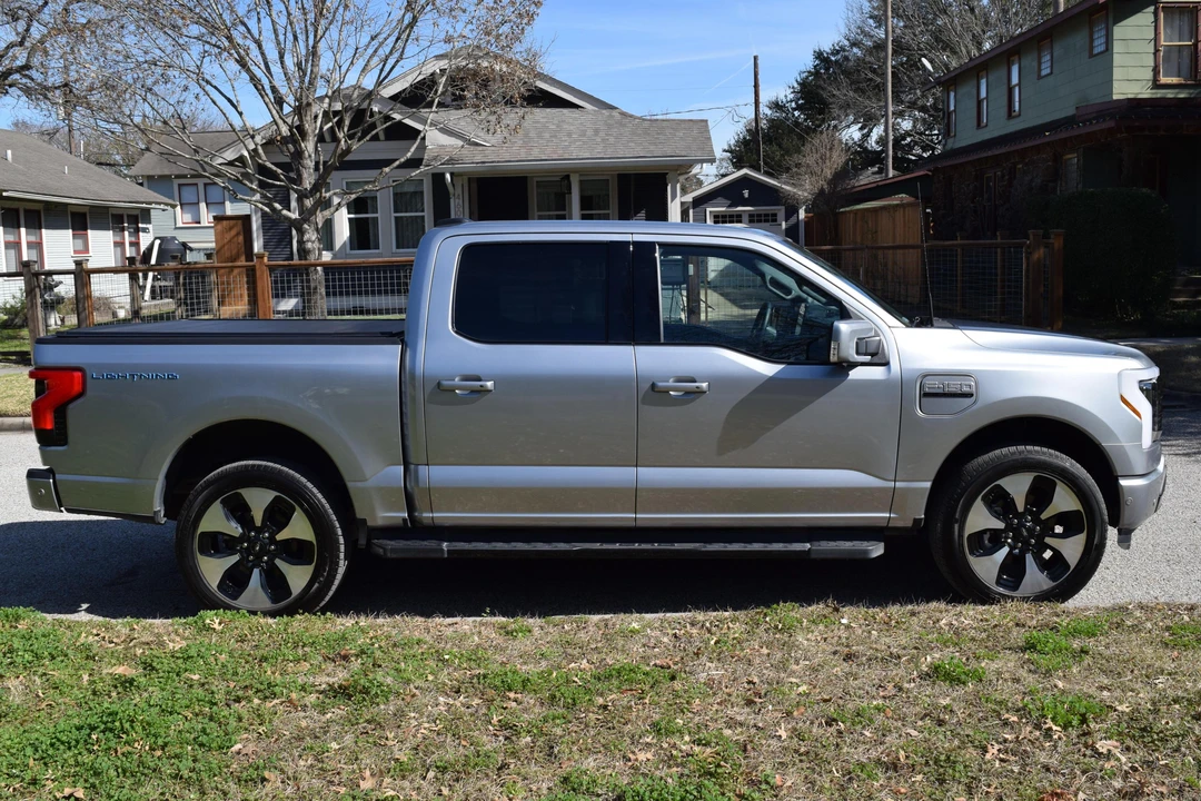 2023 Ford F-150 Lightning 14th Gen - Image 3 of 31