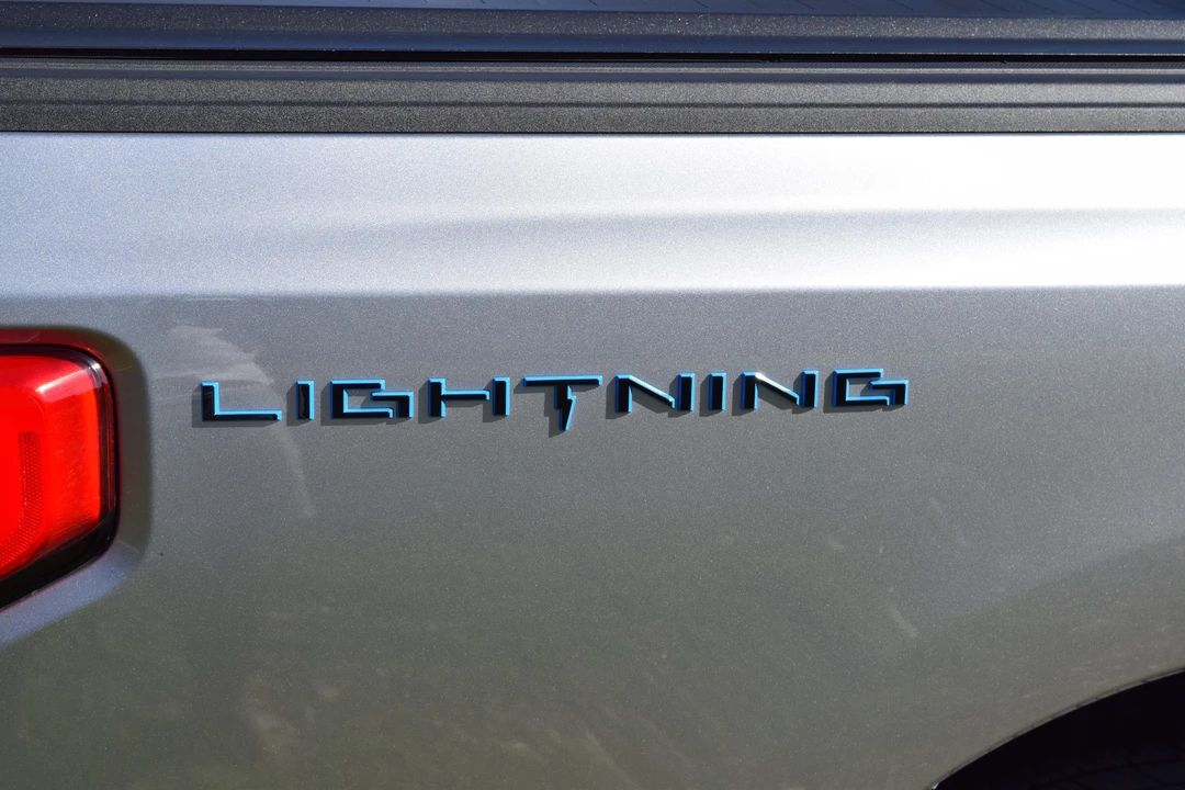 2023 Ford F-150 Lightning 14th Gen - Image 26 of 31