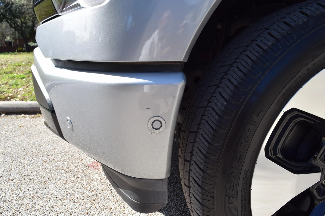2023 Ford F-150 Lightning 14th Gen - Image 11 of 31