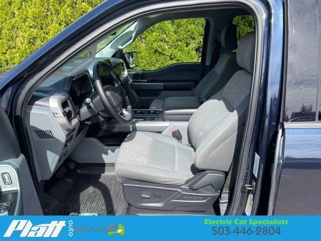 2023 Ford F-150 Lightning 14th Gen - Image 24 of 31