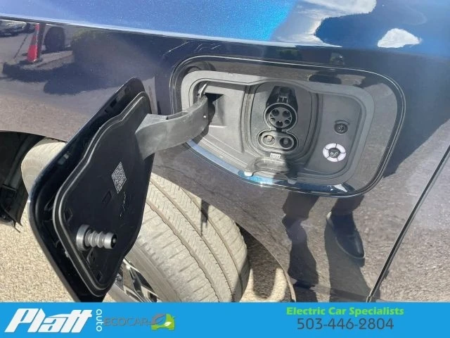 2023 Ford F-150 Lightning 14th Gen - Image 18 of 31
