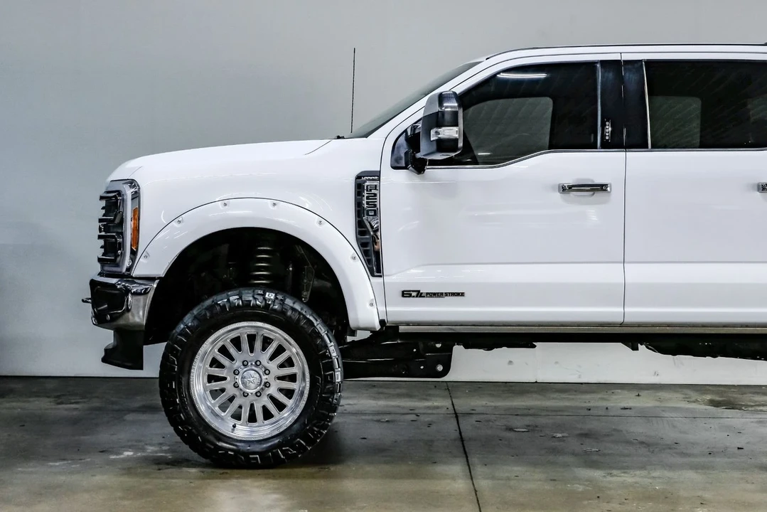 2023 Ford Super Duty 5th Gen - Image 16 of 21