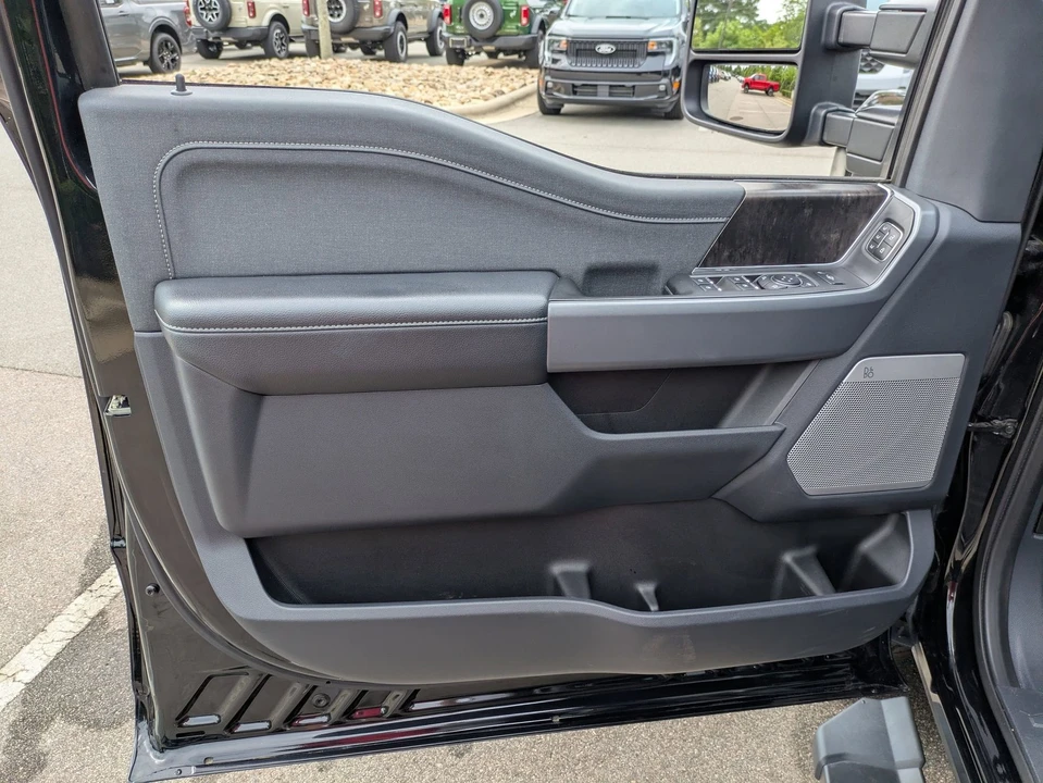 2023 Ford Super Duty 5th Gen - Image 16 of 31