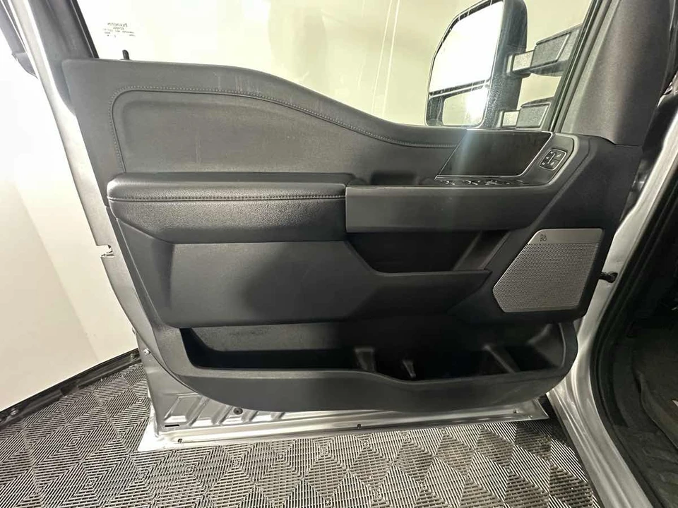 2023 Ford Super Duty 5th Gen - Image 16 of 21