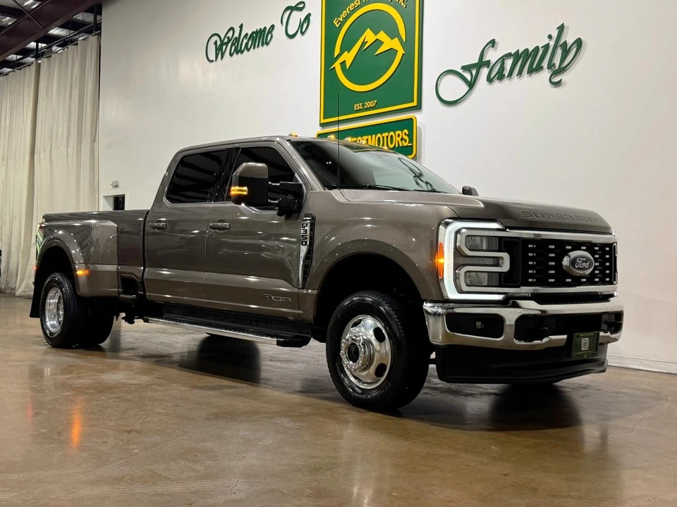 2023 Ford Super Duty 5th Gen - Image 2 of 31