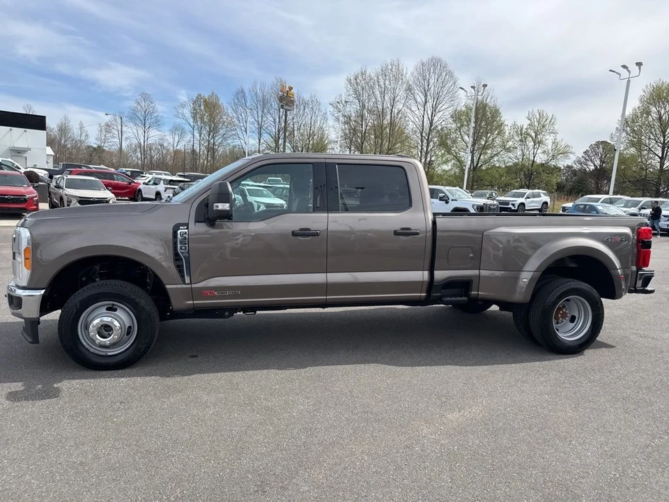 2023 Ford Super Duty 5th Gen - Image 2 of 21