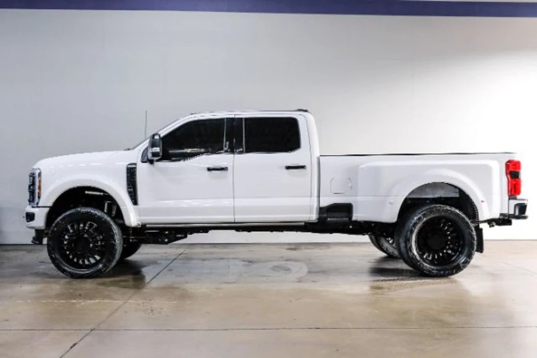 2023 Ford Super Duty 5th Gen - Image 16 of 21