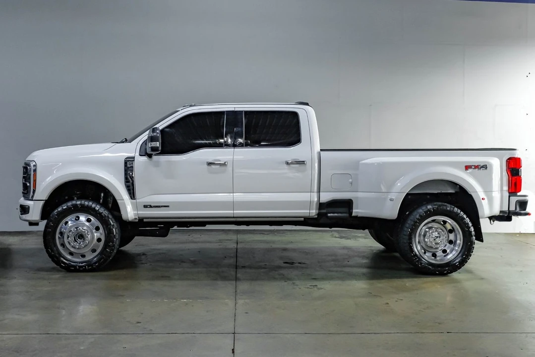 2023 Ford Super Duty 5th Gen - Image 17 of 31