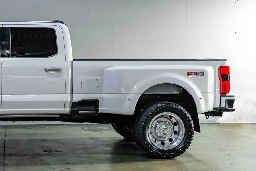 2023 Ford Super Duty 5th Gen - Image 19 of 31
