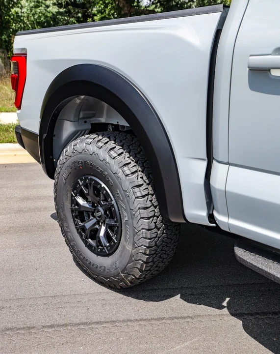 2023 Ford F-150 Raptor 14th Gen - Image 29 of 31