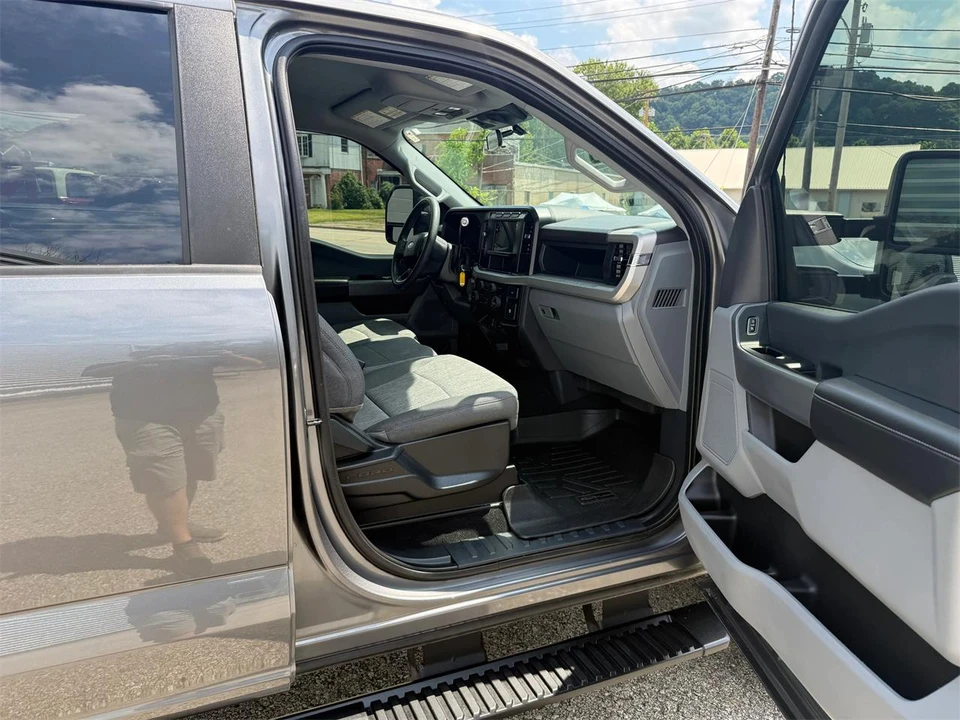 2023 Ford Super Duty 5th Gen - Image 28 of 31