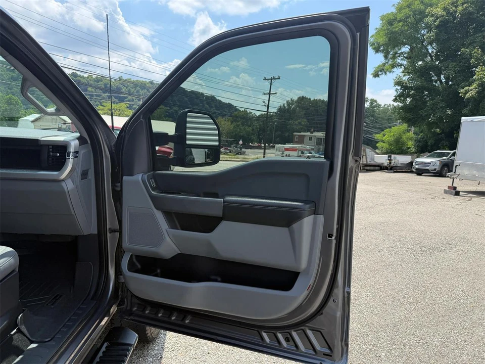 2023 Ford Super Duty 5th Gen - Image 29 of 31