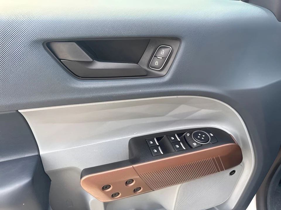 2023 Ford Maverick - Image 17 of 25
