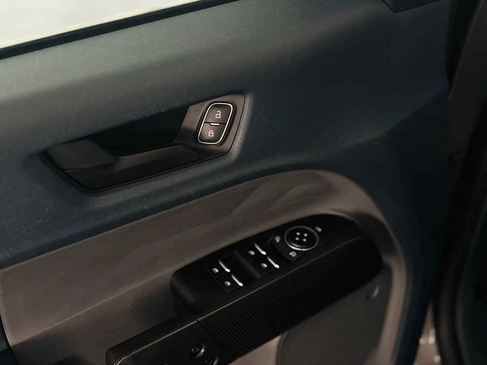2023 Ford Maverick - Image 28 of 31