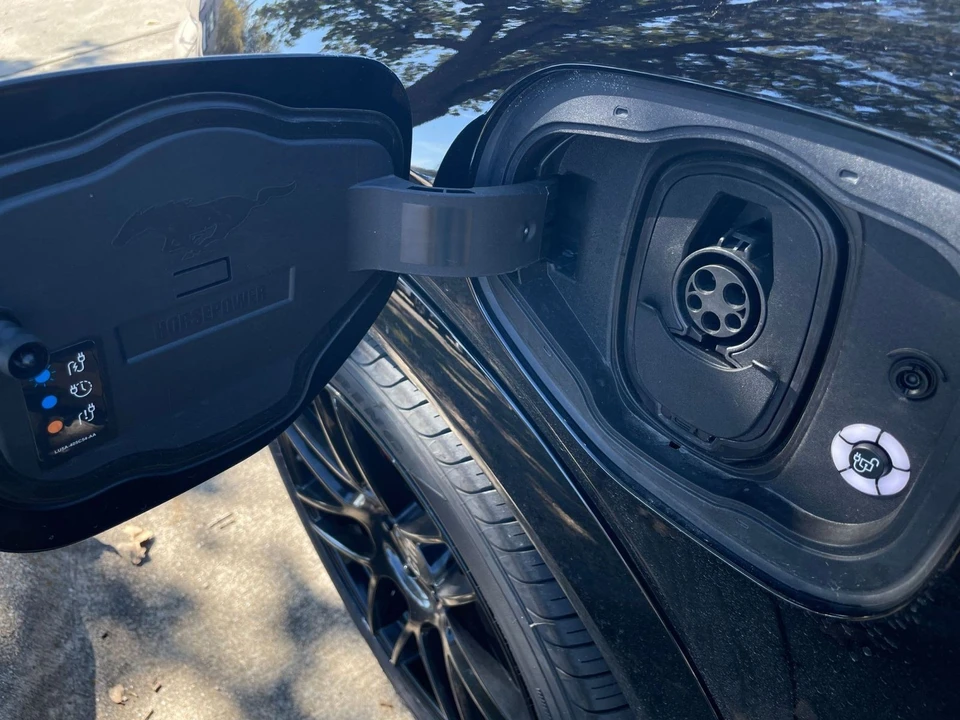 2023 Ford Mustang Mach-E - Image 19 of 31