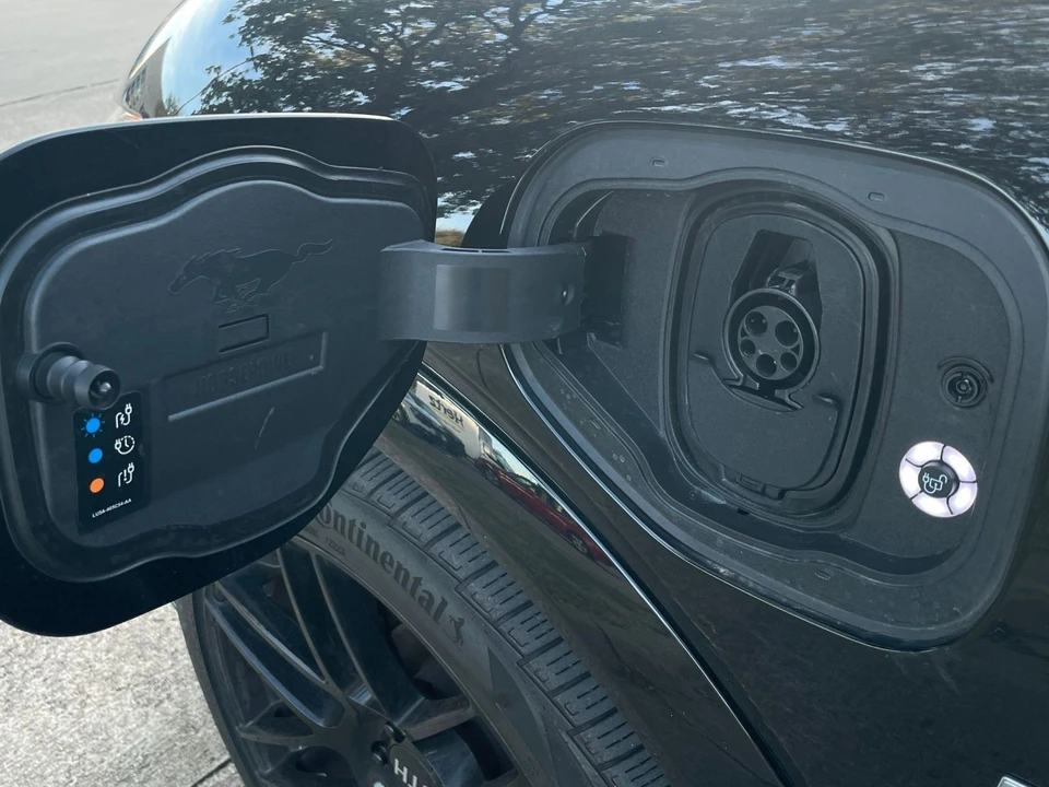 2023 Ford Mustang Mach-E - Image 19 of 31