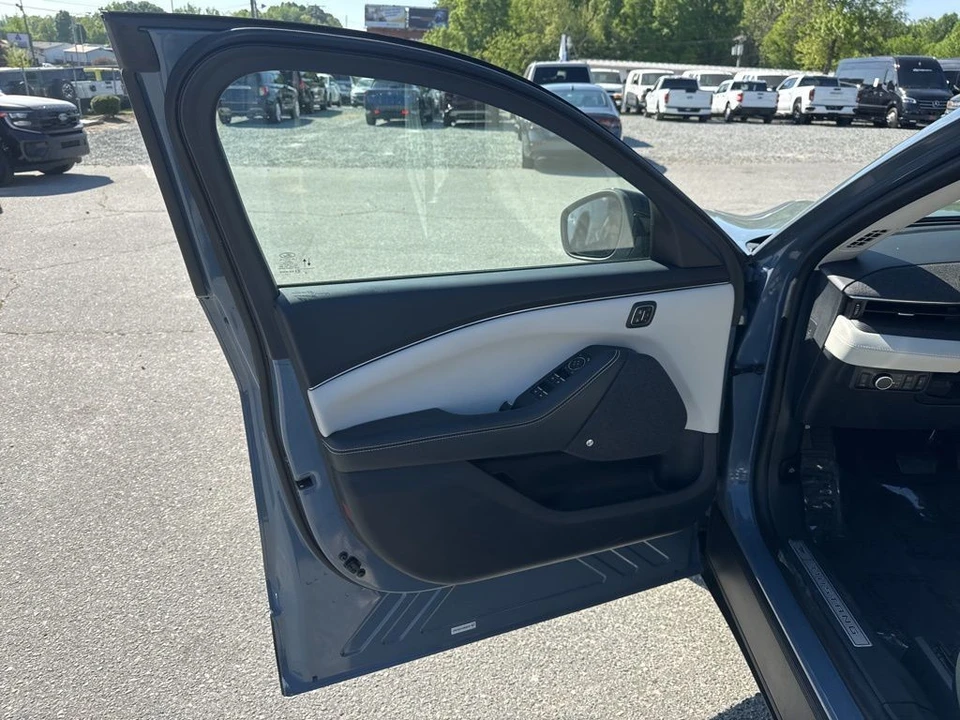 2023 Ford Mustang Mach-E - Image 24 of 31