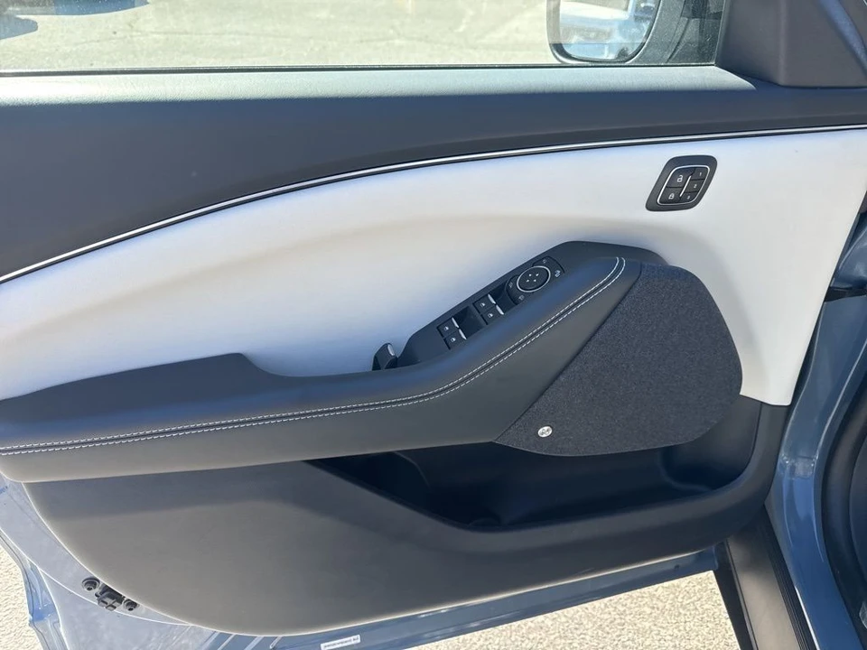 2023 Ford Mustang Mach-E - Image 25 of 31