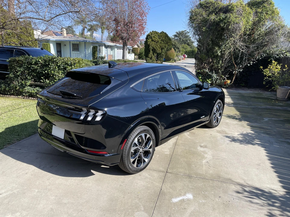 2023 Ford Mustang Mach-E - Image 27 of 31