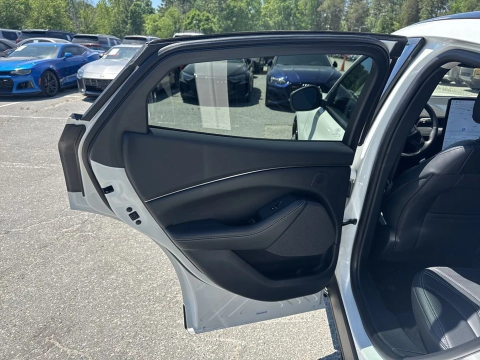 2023 Ford Mustang Mach-E - Image 27 of 31