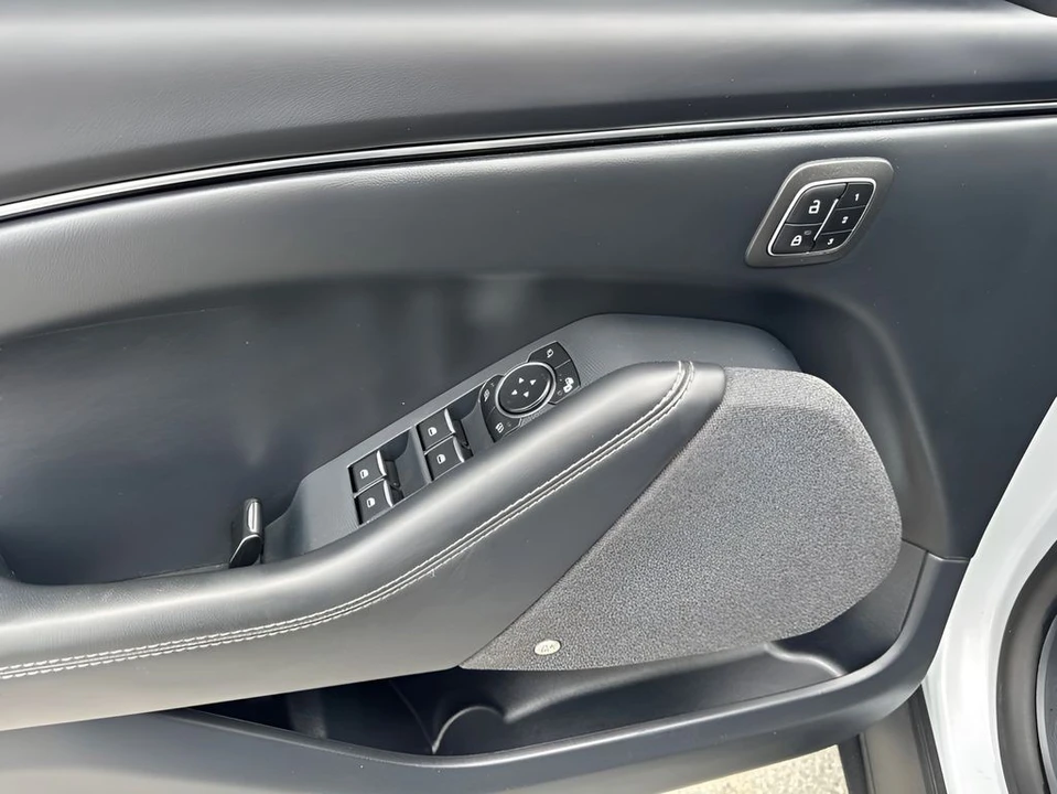 2023 Ford Mustang Mach-E - Image 26 of 31