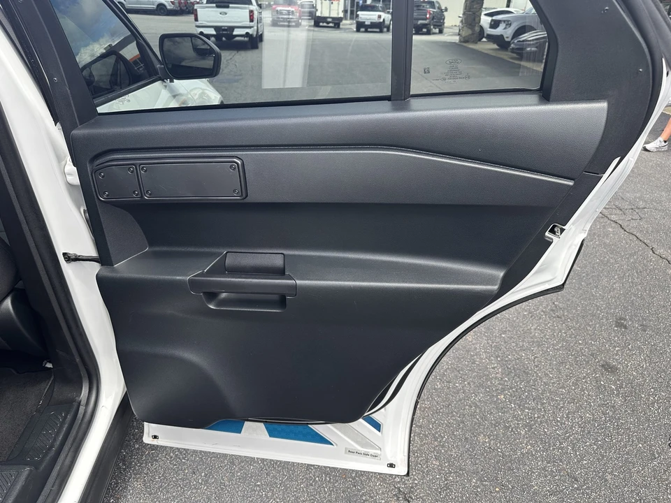 2023 Ford Explorer 6th Gen - Image 15 of 28